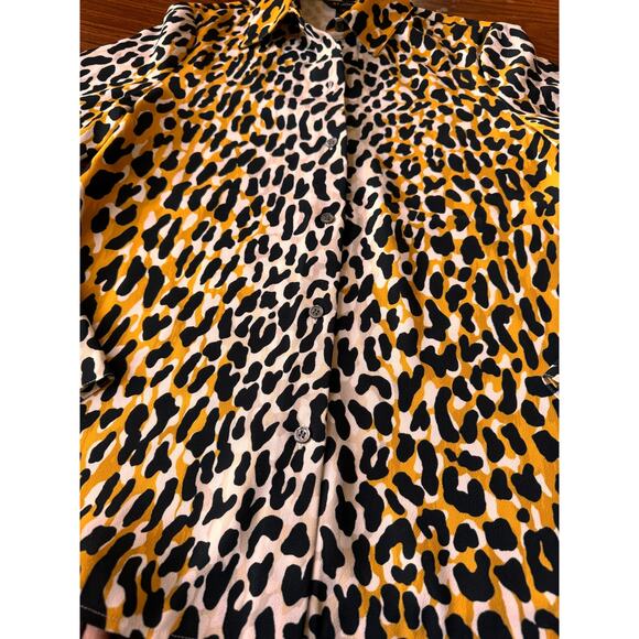 St. John Collection Satin Back Leopard Print Shirt Size small - Picture 8 of 10